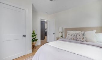 28 Young St 1, Newport, RI 02840
