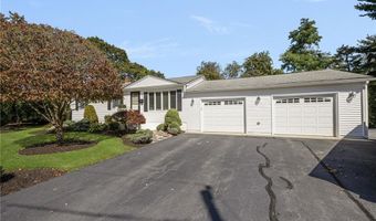 40 Quail Hollow Rd, Cranston, RI 02920