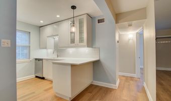 2100 N SCOTT St 101, Arlington, VA 22209