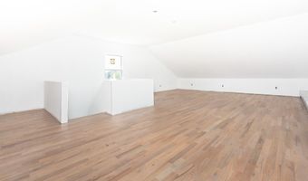 70 Northfield Dr, Bridgeport, CT 06606