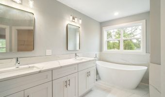450 Fremont Ave, Bayville, NJ 08721