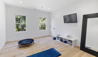 13 Sunswyck Rd, Darien, CT 06820