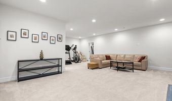 21340 RAINIER Ln, Broadlands, VA 20148