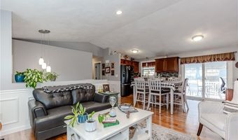 10 Pembroke Dr, Johnston, RI 02919