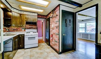 16 Lenape Ave, Andover, NJ 07860