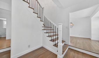 107 Falmouth Dr, Ballwin, MO 63011