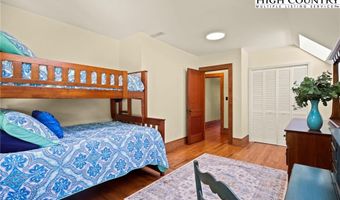 140 Library Ln, Banner Elk, NC 28604