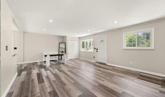 794 Robinhood Dr, Aurora, OH 44202