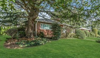 260 Oakridge Ln, Albertson, NY 11507