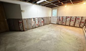 142 Pine Cir, Bennington, VT 05201