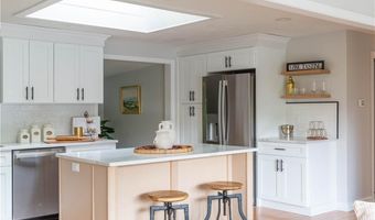 24 W Knollwood Cir, North Kingstown, RI 02852