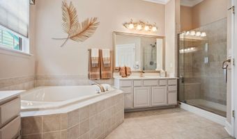 28 Pond View Cir, Barnegat, NJ 08005