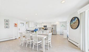 72 Marine Dr, Narragansett, RI 02882