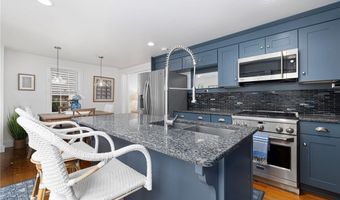 5 Tews Ct, Newport, RI 02840
