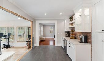 6 Knowlton Ct, Bristol, RI 02809