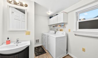 2202 McMinn St, Aliquippa, PA 15001