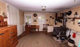 211 High St, Albany, NH 03818