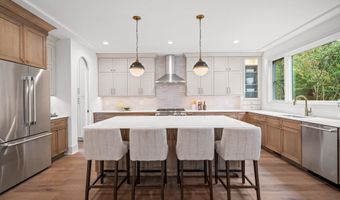 2133 N OAKLAND St, Arlington, VA 22207