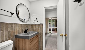 2212 S RANDOLPH St 1, Arlington, VA 22204