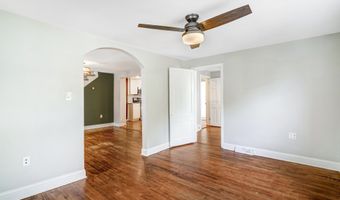6437 HOLYOKE Dr, Annandale, VA 22003