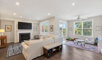 8106 ZOE Pl, Alexandria, VA 22306