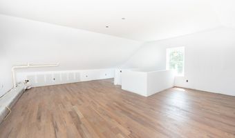 70 Northfield Dr, Bridgeport, CT 06606