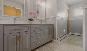 25 Westport Harbor Rd, Little Compton, RI 02837