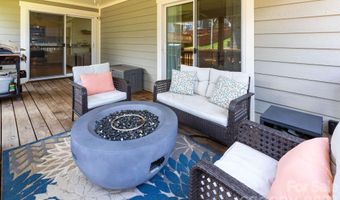 32 Greenwood Fields Dr, Asheville, NC 28804