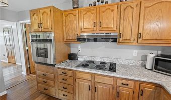 8110 Wolf Rd, Alton, IL 62002