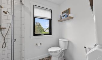 16 Blacks Lndg, Belfast, ME 04915