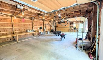 6409 Old Wood Rd, Ashtabula, OH 44004