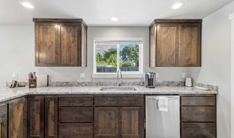 860 1ST St SE, Bandon, OR 97411