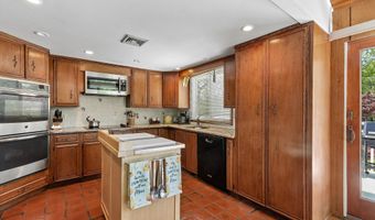 4 Alan Rd, Danbury, CT 06810