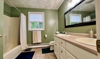 2 Hayes St, Johnston, RI 02919
