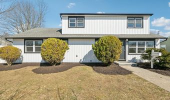 38 Somerset Rd E, Amityville, NY 11701