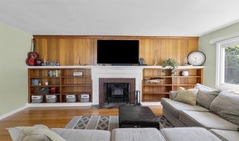 5 Greenfield Dr, Ansonia, CT 06401
