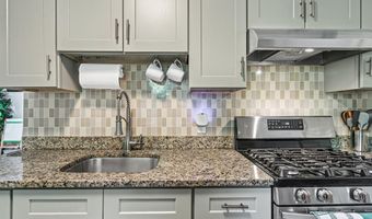 24 Westlyn Ct, Albany, NY 12203