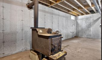 625 Mcgrath Pond Rd, Belgrade, ME 04917