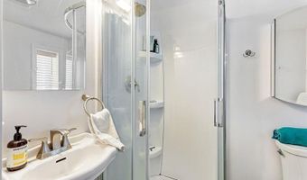 6 MacAlder St, Narragansett, RI 02882