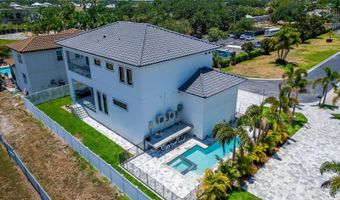 517 Treviso Dr, Apollo Beach, FL 33572