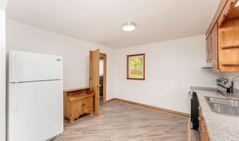 312 S 1st Ave, Brandon, SD 57005