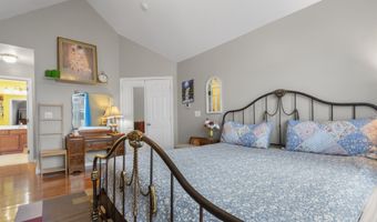 6 ELCO Ct, Bayonne, NJ 07002