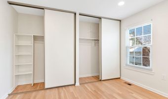 6630 MEDINAH Ln, Alexandria, VA 22312