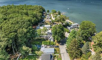 69 Overlook Dr, Warwick, RI 02818
