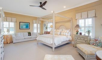 135 Cliff Dr, Narragansett, RI 02882