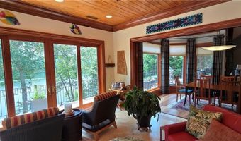 918 Oak Dr, Woodstock, GA 30189