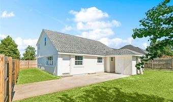 300 CHINCHILLA Dr, Arabi, LA 70032