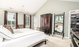 18 Lawrence Ave 18, Danbury, CT 06810