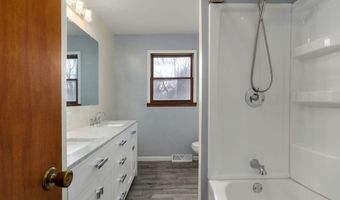 1313 S Madison Ave, Aurora, MO 65605