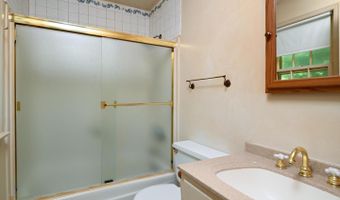 6820 COLBURN Dr, Annandale, VA 22003